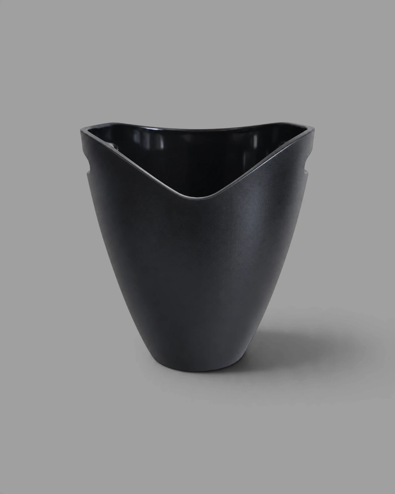 Nero 4 L - Image 1